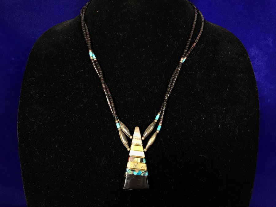 Inlaid Stone Pendant Necklace [Photo 2]