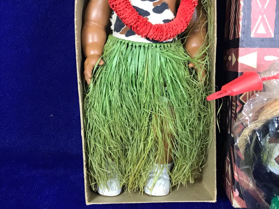 New Old Stock 1956 Hawaiian Doll In Box By The Sun Rubber Co And Small Hawaiian Hula Skirt Doll With Pineapple [Photo 4]
