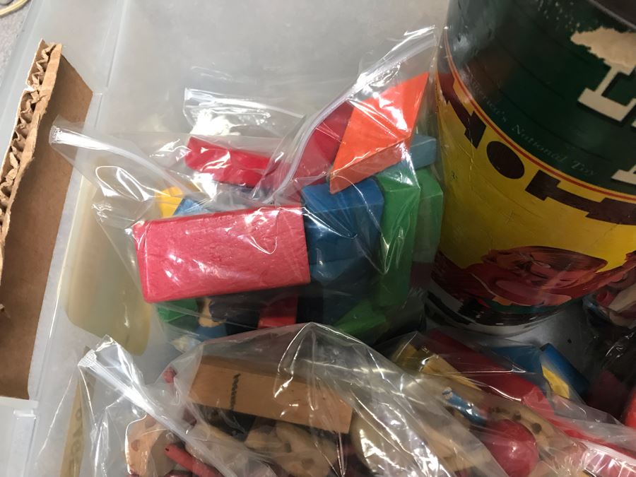 JUST ADDED - Bin Filled With Vintage Toy Building Blocks And Vintage Lincoln Logs Set [Photo 5]