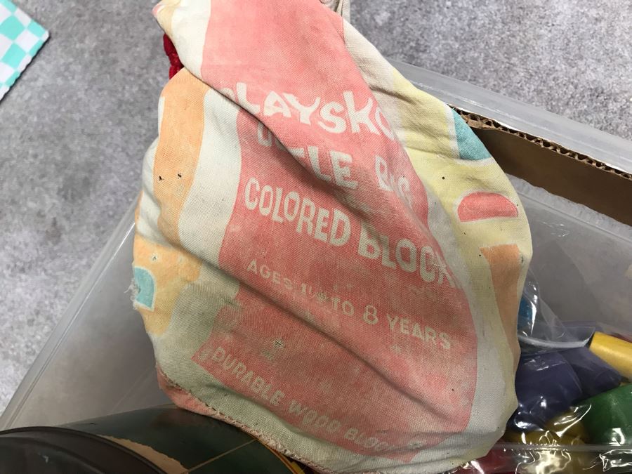 JUST ADDED - Bin Filled With Vintage Toy Building Blocks And Vintage Lincoln Logs Set [Photo 7]