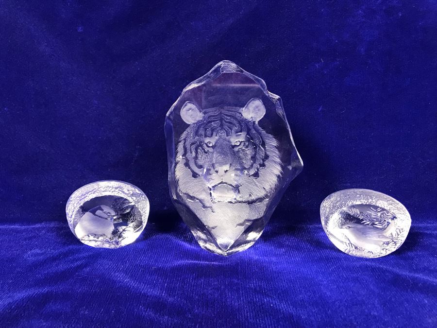 Set Of (3) Signed Crystal Sculptures By Mats Jonasson - Tiger 7'H And Pair Of Birds [Photo 7]