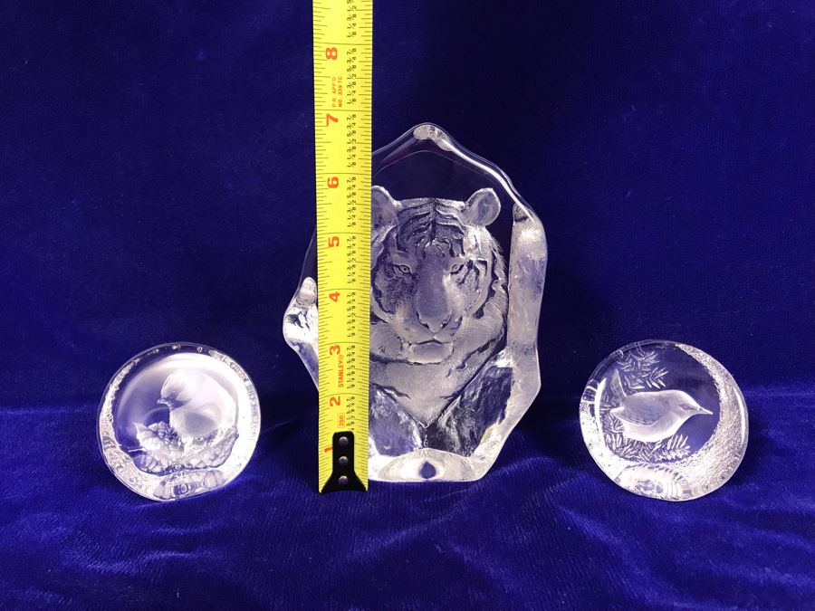 Set Of (3) Signed Crystal Sculptures By Mats Jonasson - Tiger 7'H And Pair Of Birds [Photo 11]