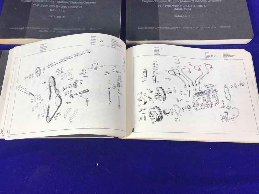 Set Of (4) Vintage Mercedes-Benz Catalog Books [Photo 6]
