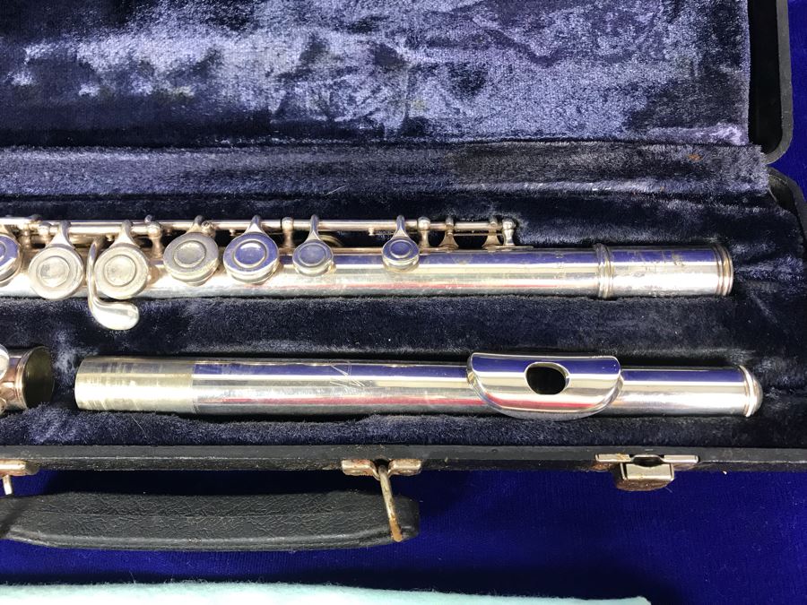 Vintage Artley Flute With Carrying Case Musical Instrument [Photo 4]