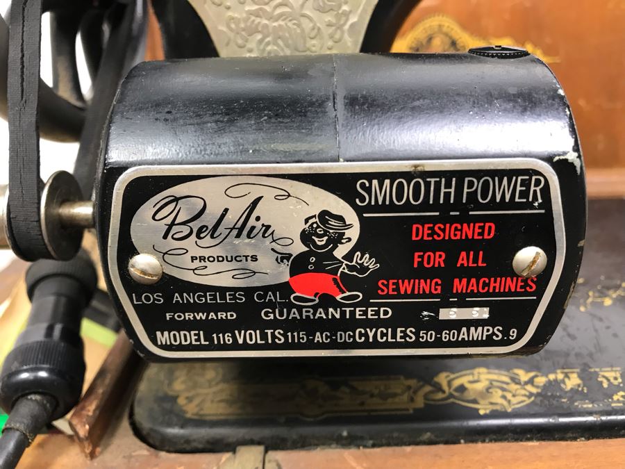 Vintage Working Singer Sewing Machine With Wooden Carrying Case S/N 1966164 [Photo 15]