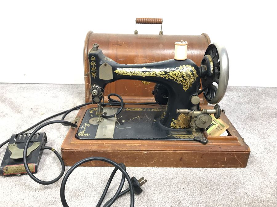 Vintage Working Singer Sewing Machine With Wooden Carrying Case S/N 1966164