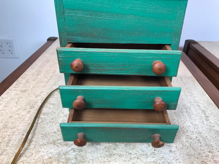 Vintage Wooden Mini Wooden Dresser Lamp With 3-Drawers - One Pull Has Chip [Photo 5]