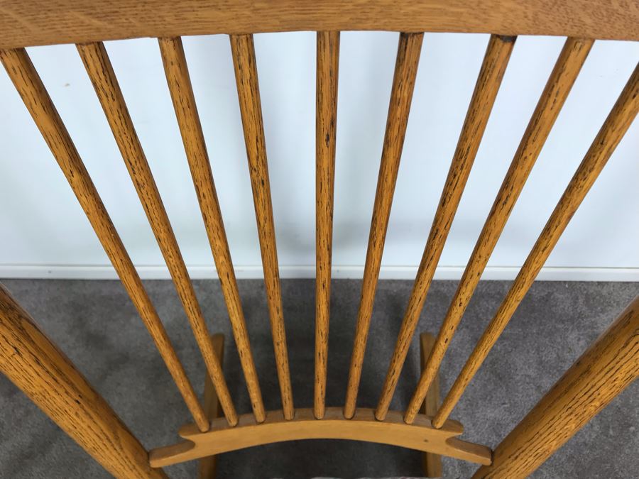 Vintage Wooden Rocking Chair [Photo 6]