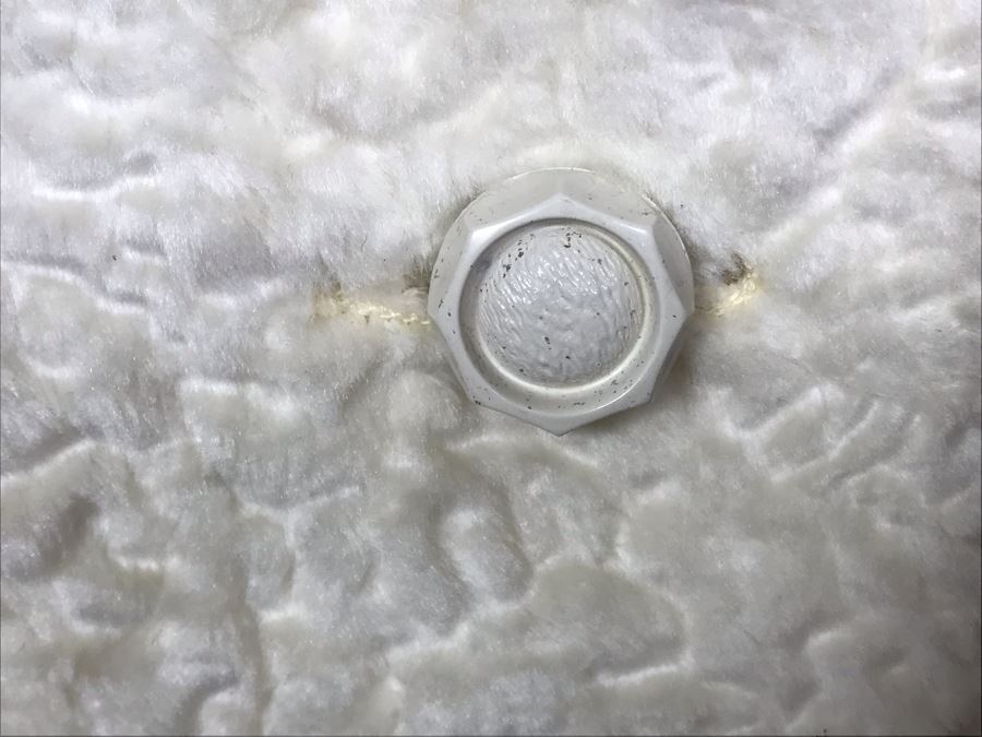 Vintage White Women's Faux Lambs Fur Coat 32'L - 16' Sleeve Length [Photo 13]