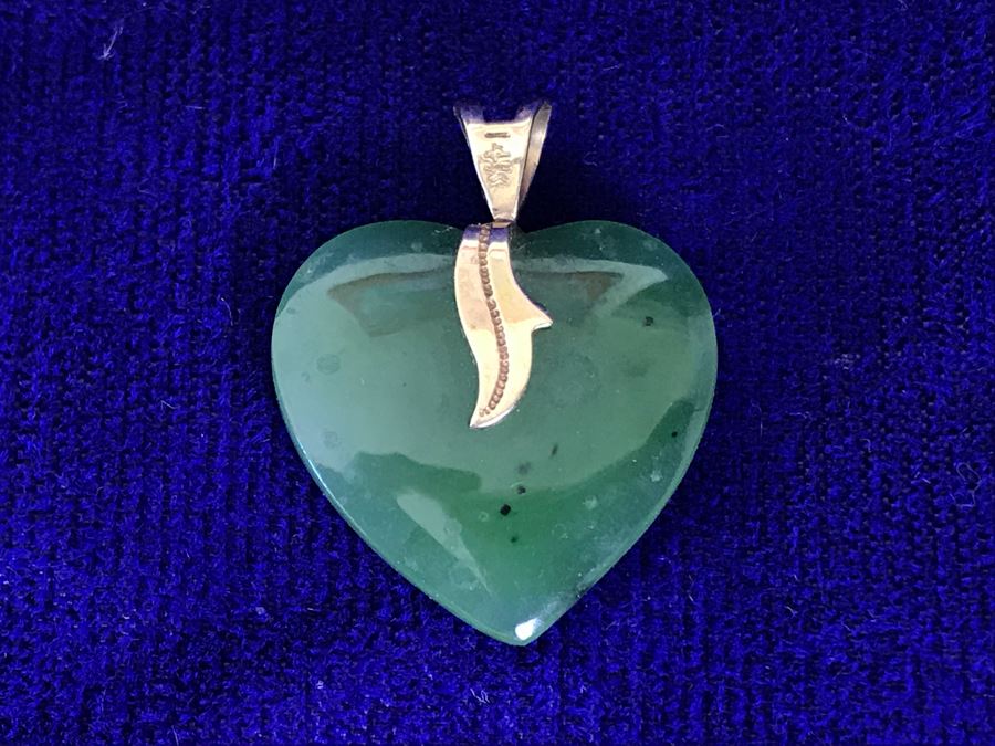 Jade Stone Heart Pendant With 14K Bale 3g [Photo 1]