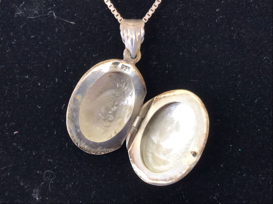 Vintage Sterling Silver Hand Engraved Locket Pendant With Sterling Silver 18' Chain 8.5g [Photo 4]