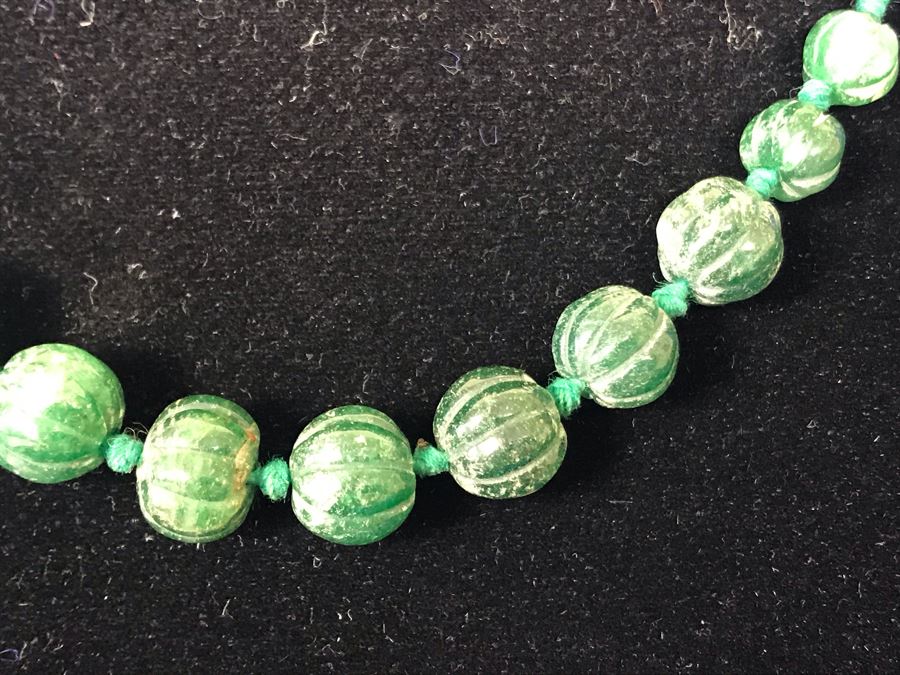 Vintage 20' Carved Aventurine Stone Necklace [Photo 3]