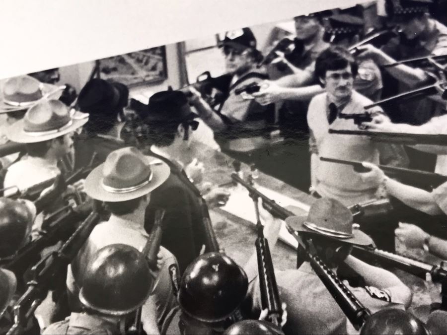 Vintage 1980 The Blues Brothers Movie Memorabilia 8 X 10 Photo Of Guns Aiming At John Belushi And Dan Aykroyd [Photo 3]