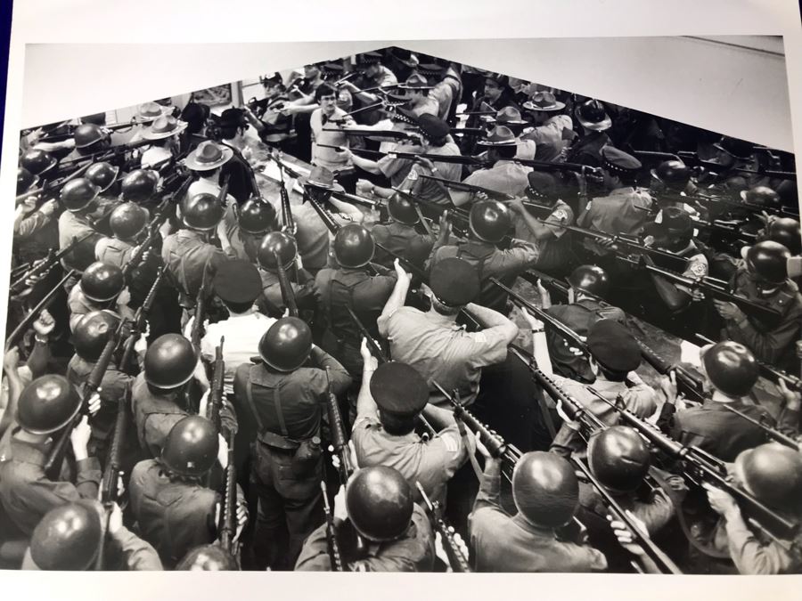 Vintage 1980 The Blues Brothers Movie Memorabilia 8 X 10 Photo Of Guns Aiming At John Belushi And Dan Aykroyd [Photo 2]