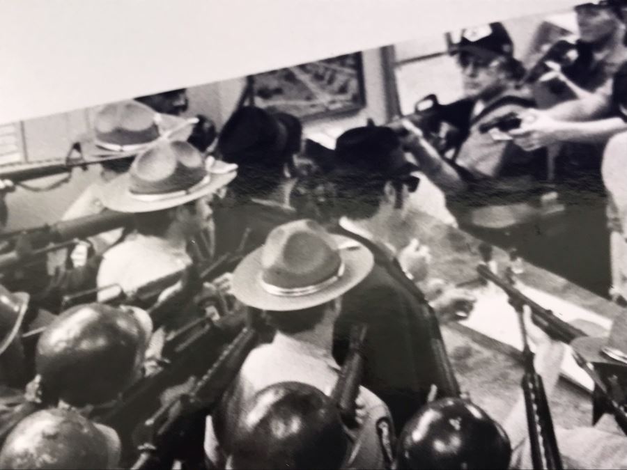 Vintage 1980 The Blues Brothers Movie Memorabilia 8 X 10 Photo Of Guns Aiming At John Belushi And Dan Aykroyd [Photo 4]