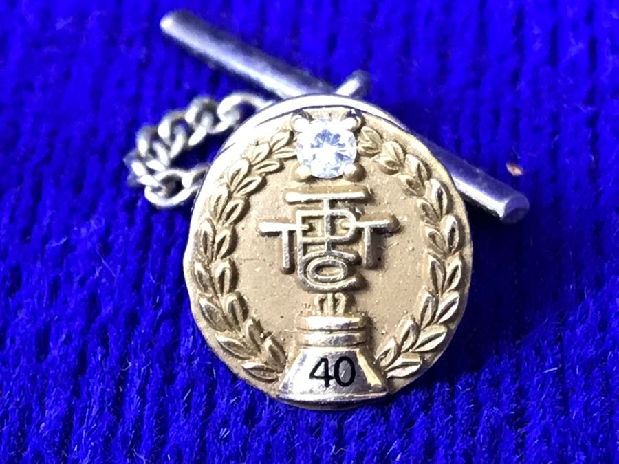 14K Gold Unicorn Pendant (0.4g) And 10K Gold Chain Necklace And 40 Years Of Service Pin (7.5g) [Photo 4]