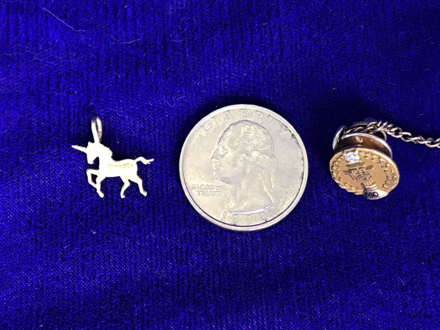 14K Gold Unicorn Pendant (0.4g) And 10K Gold Chain Necklace And 40 Years Of Service Pin (7.5g) [Photo 8]