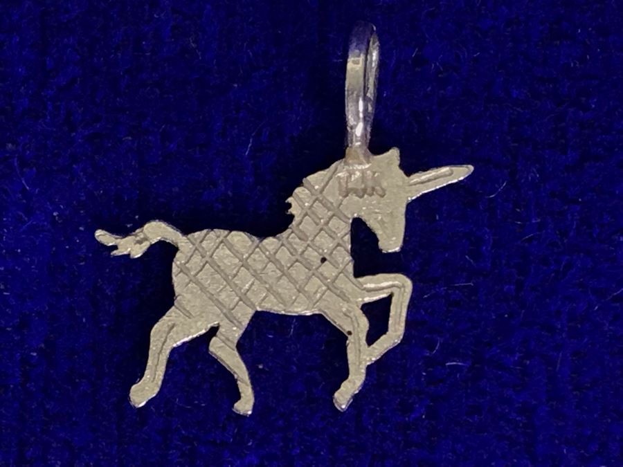 14K Gold Unicorn Pendant (0.4g) And 10K Gold Chain Necklace And 40 Years Of Service Pin (7.5g) [Photo 7]