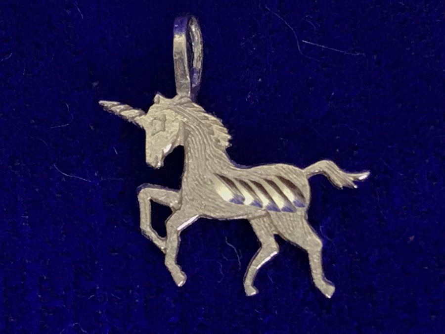 14K Gold Unicorn Pendant (0.4g) And 10K Gold Chain Necklace And 40 Years Of Service Pin (7.5g) [Photo 6]