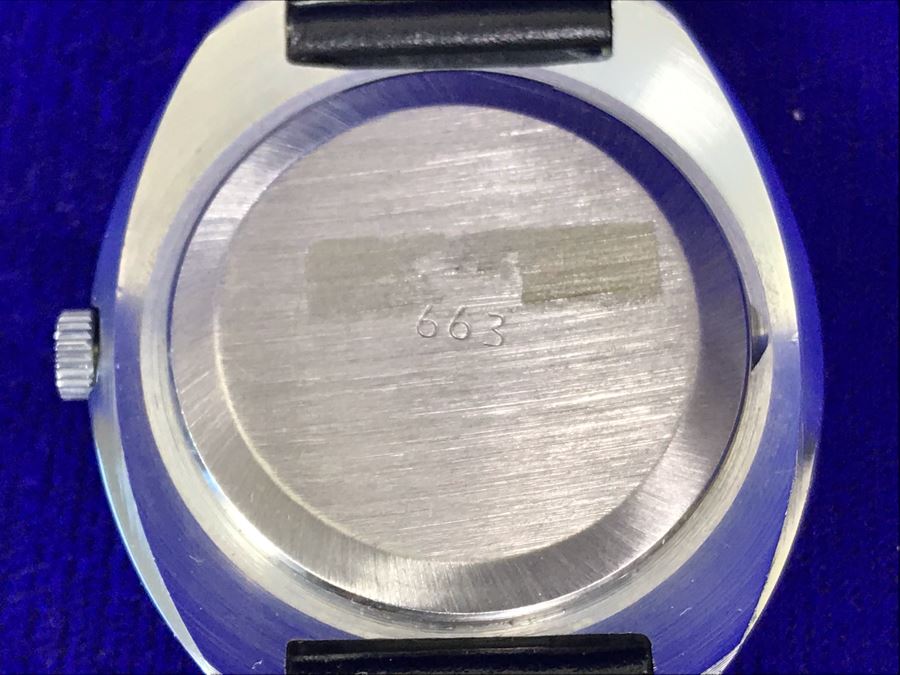 Working Peterhof Mechanical Watch Made In USSR [Photo 8]