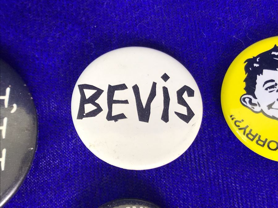 Michael Jackson King Of Pop Pin, Collectible Buttons: MTV Beavis And Butt-Head, Madonna, Blues Brothers And Texaco Pocket Watch [Photo 5]