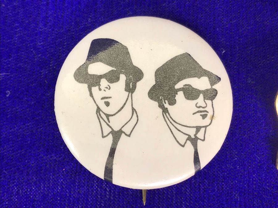 Michael Jackson King Of Pop Pin, Collectible Buttons: MTV Beavis And Butt-Head, Madonna, Blues Brothers And Texaco Pocket Watch [Photo 10]