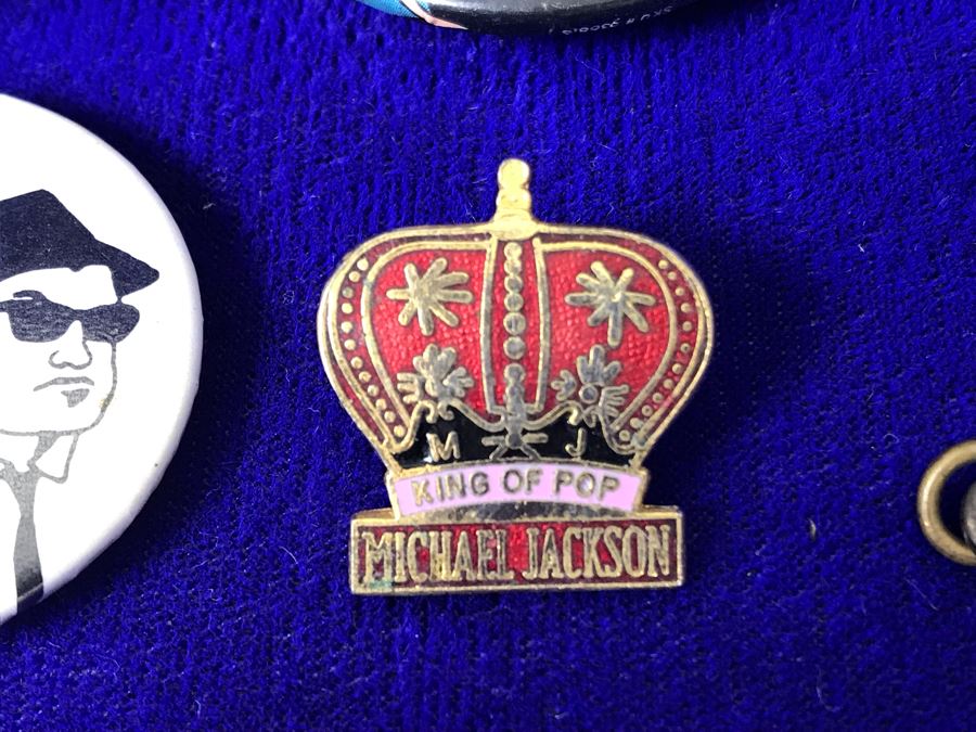Michael Jackson King Of Pop Pin, Collectible Buttons: MTV Beavis And Butt-Head, Madonna, Blues Brothers And Texaco Pocket Watch [Photo 3]
