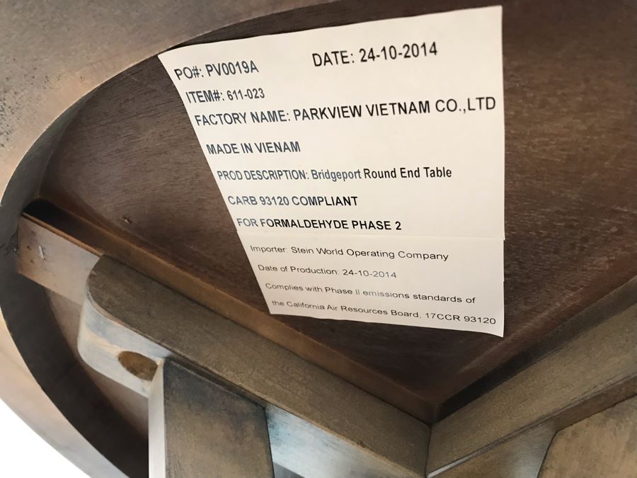 Bridgeport Round End Table 22D X 26.5H With Pair Of Decorative Accents [Photo 5]