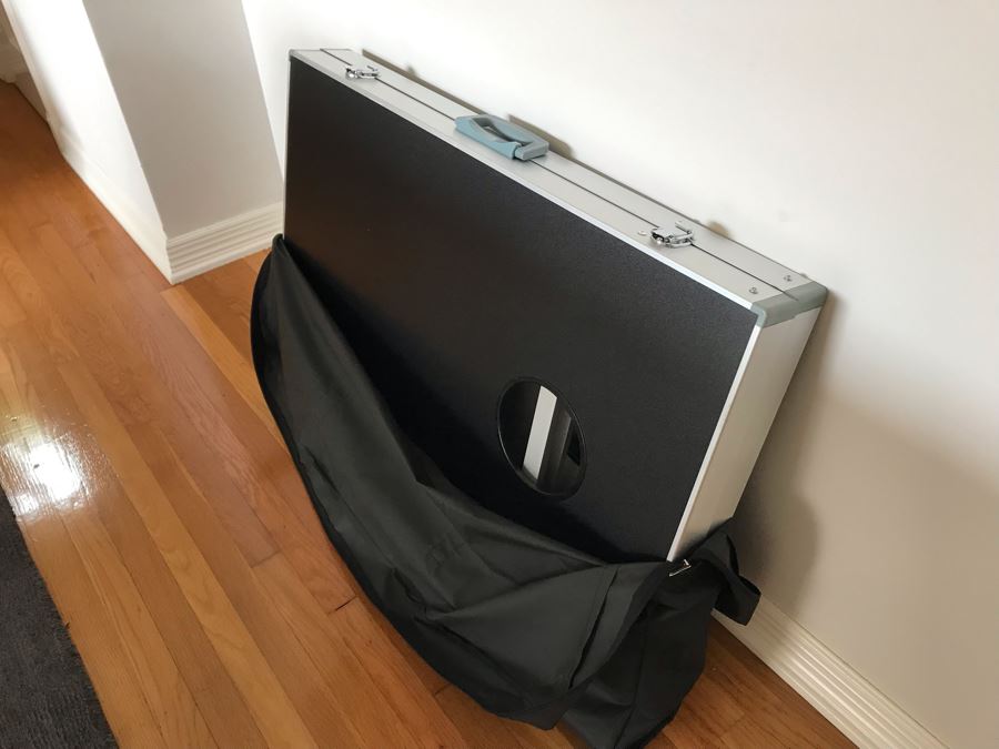 Portable Corn Hole Game With Carrying Tote [Photo 3]