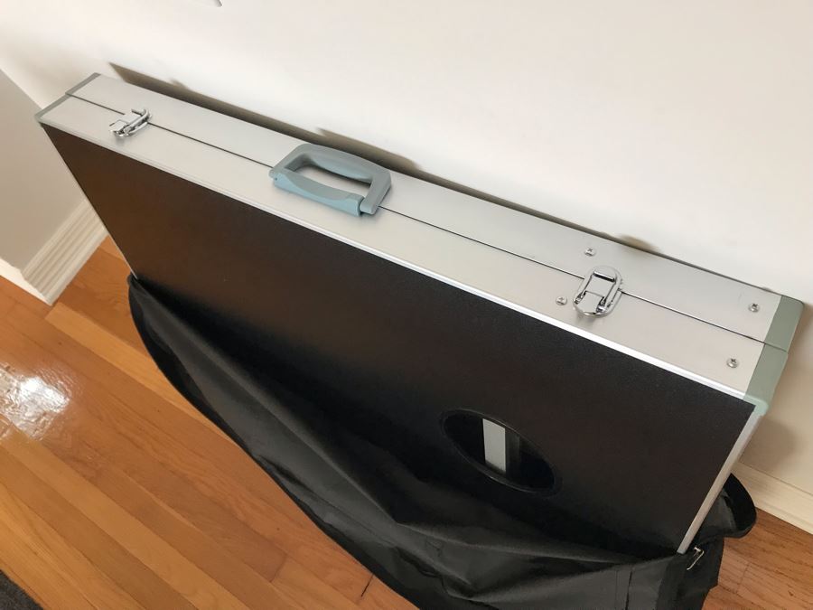 Portable Corn Hole Game With Carrying Tote [Photo 4]