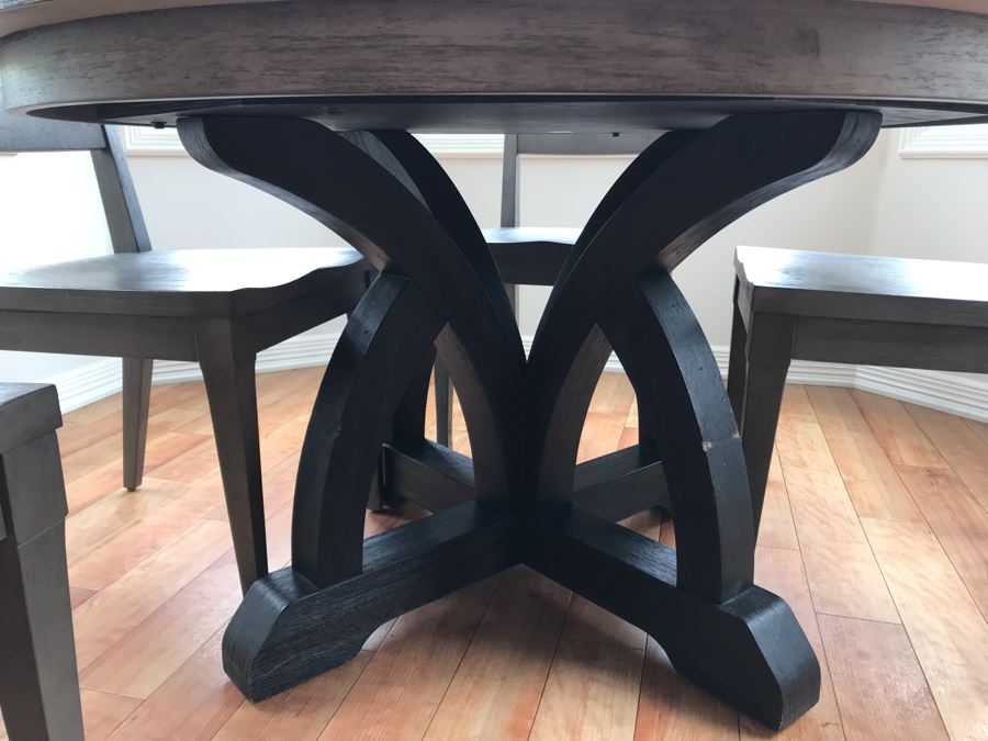 Hooker Furniture Round Dining Table With (4) Chairs, (4) Mats And Metal Centerpiece 54D X 31H [Photo 10]