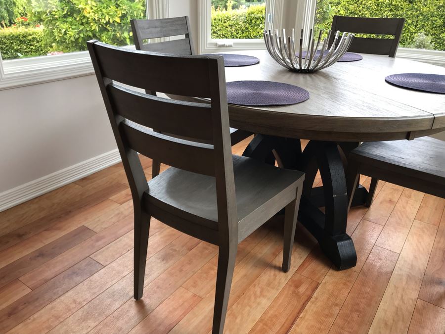 Hooker Furniture Round Dining Table With (4) Chairs, (4) Mats And Metal Centerpiece 54D X 31H [Photo 5]