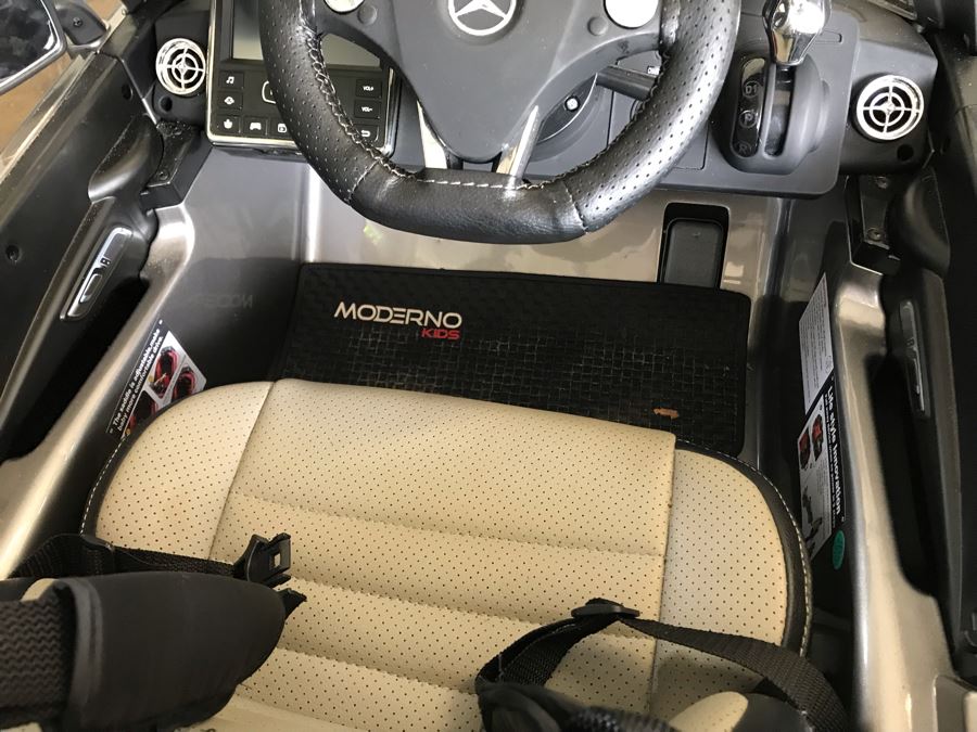 Mercedes SLS AMG Toy Battery Powered Kids Car With Remote [Photo 15]