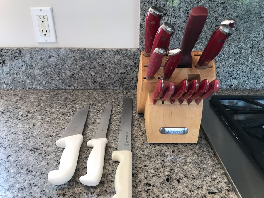 Farberware Knife Set With Wooden Knife Holder And (3) White Handled Knives [Photo 2]