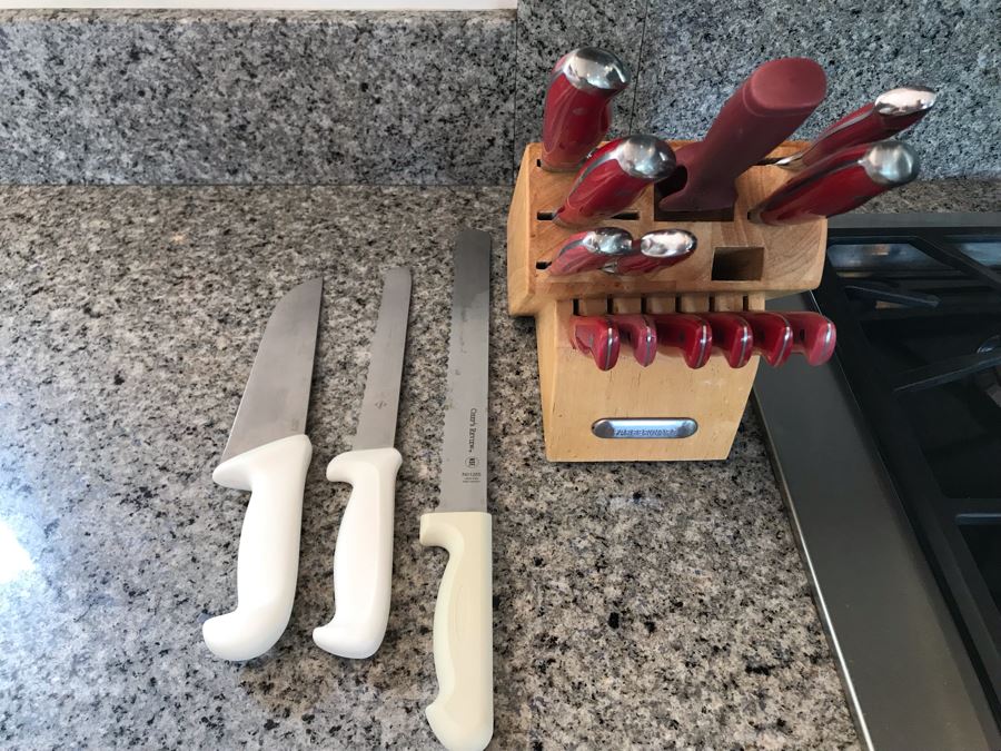 Farberware Knife Set With Wooden Knife Holder And (3) White Handled Knives