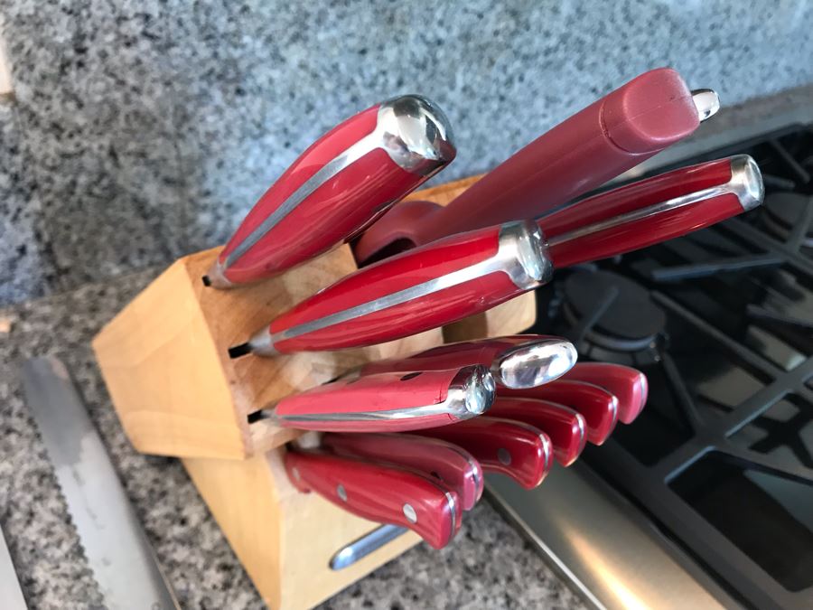 Farberware Knife Set With Wooden Knife Holder And (3) White Handled Knives [Photo 4]