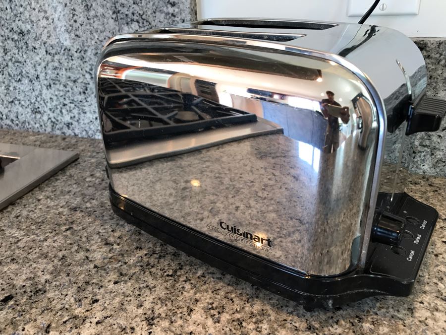 Cuisinart Classic Style Electronic Toaster [Photo 1]