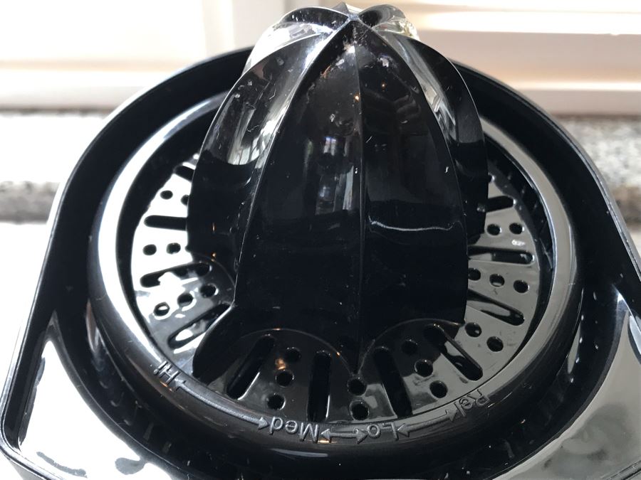 Cuisinart Citrus Juicer Model CCJ-500 [Photo 4]