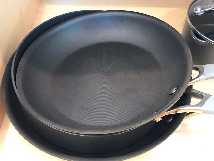 4 Drawers Of Various Like New Circulon Pots And Pans Plus Glass Pans - See Photos [Photo 4]