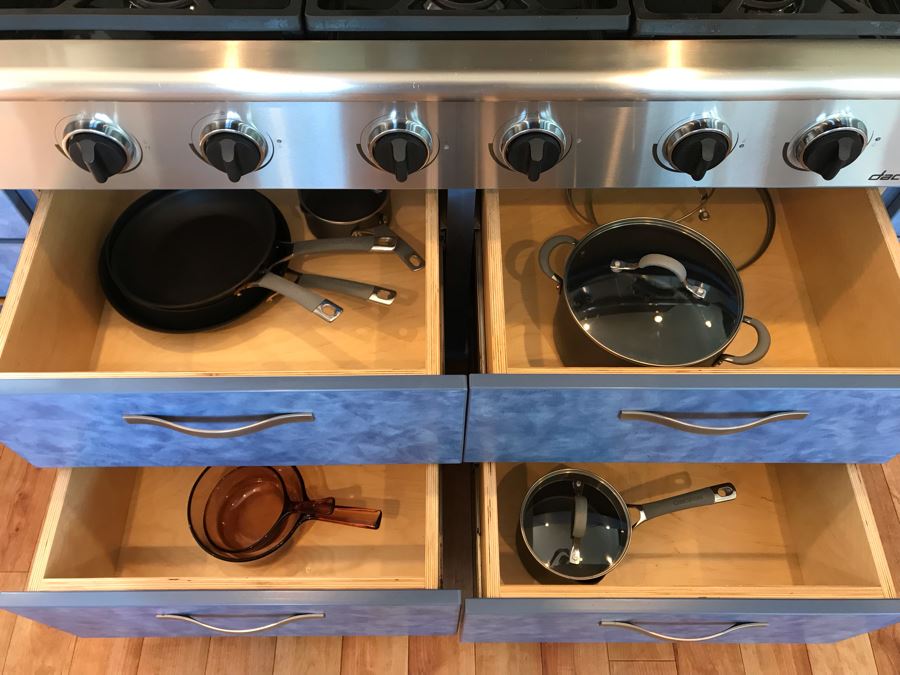 4 Drawers Of Various Like New Circulon Pots And Pans Plus Glass Pans - See Photos [Photo 1]