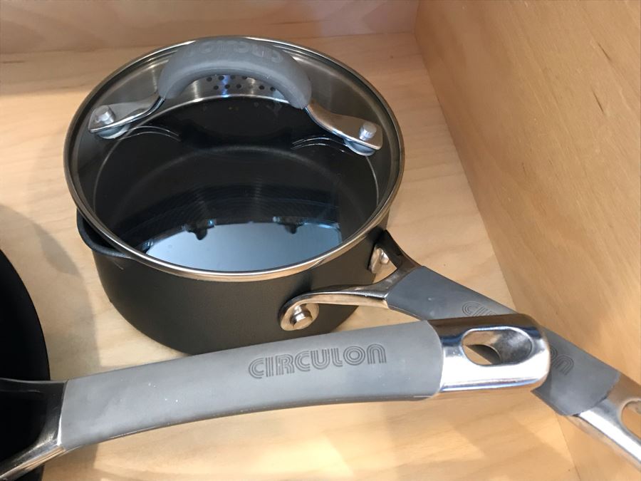 4 Drawers Of Various Like New Circulon Pots And Pans Plus Glass Pans - See Photos [Photo 5]