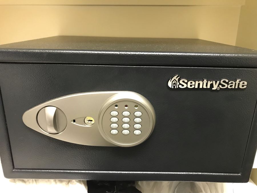 SentrySafe With Electronic Keypad Entry - No Key But Have Electronic Combo [Photo 1]