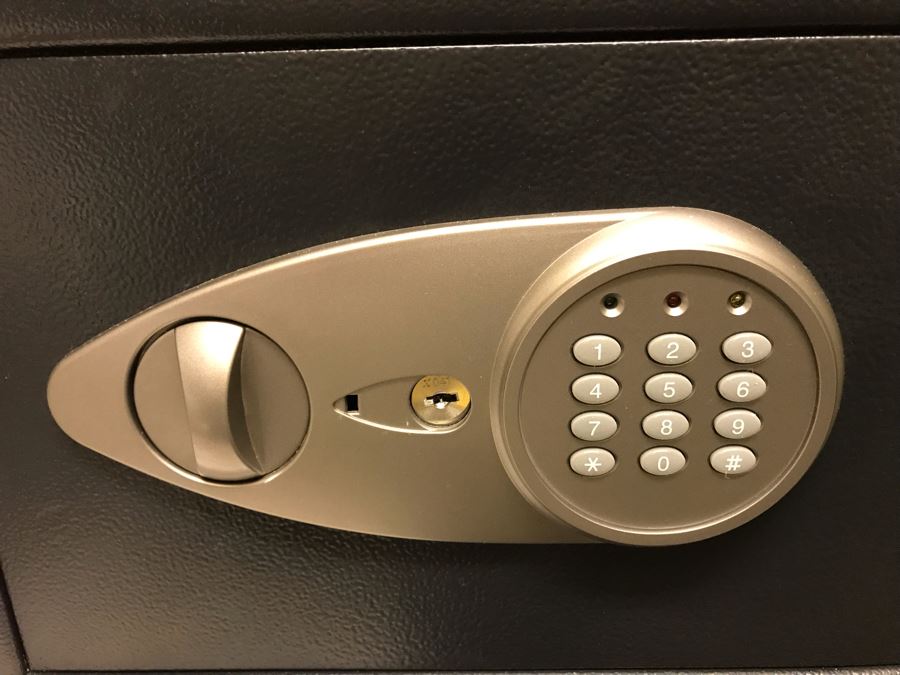 SentrySafe With Electronic Keypad Entry - No Key But Have Electronic Combo [Photo 2]
