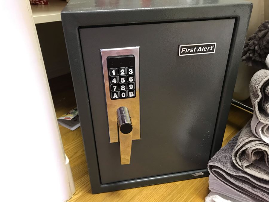 First Alert Metal Safe With Electronic Keypad [Photo 4]