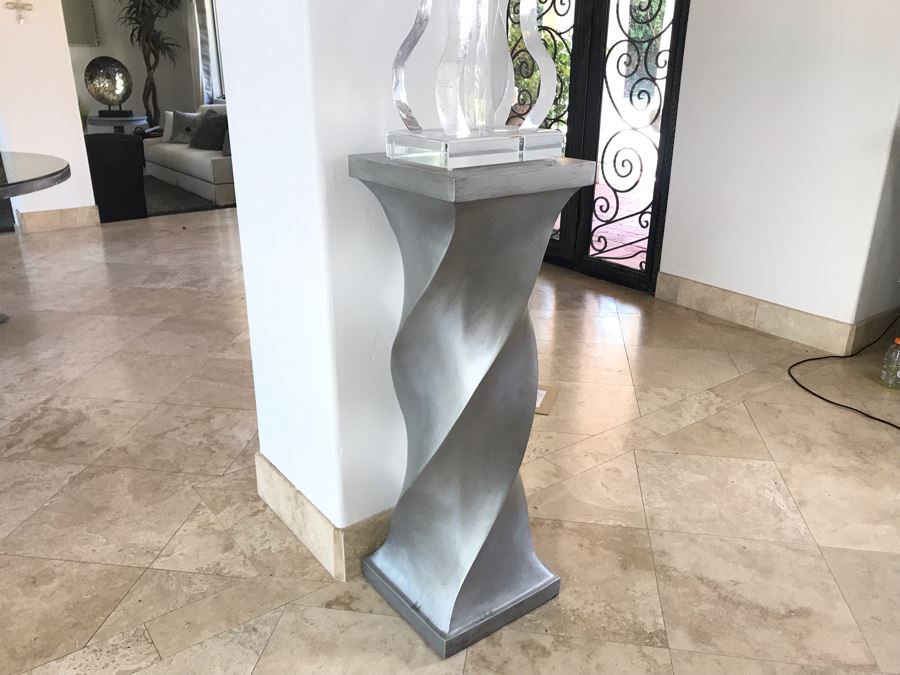 Silver Tone Twist Design Pedestal Table Sculpture Stand 42'H X 14' X 14'