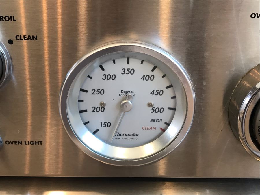 Thermador Professional 36' Freestanding 6-Burner Gas Range Stainless Steel Retailed Over $7,000 [Photo 11]