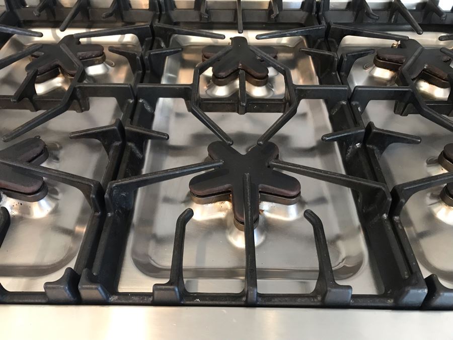 Thermador Professional 36' Freestanding 6-Burner Gas Range Stainless Steel Retailed Over $7,000 [Photo 5]