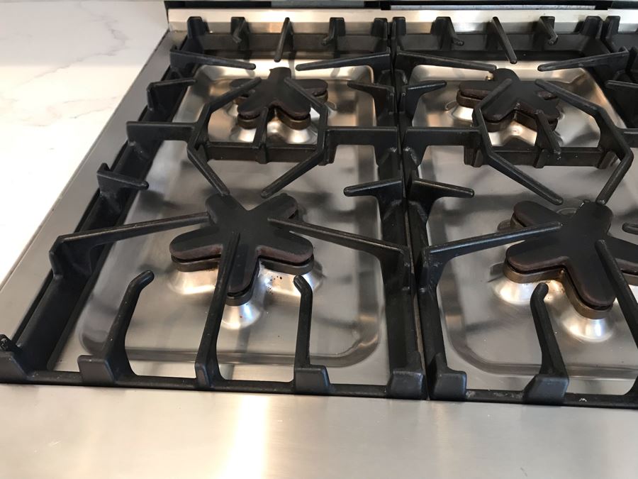 Thermador Professional 36' Freestanding 6-Burner Gas Range Stainless Steel Retailed Over $7,000 [Photo 7]