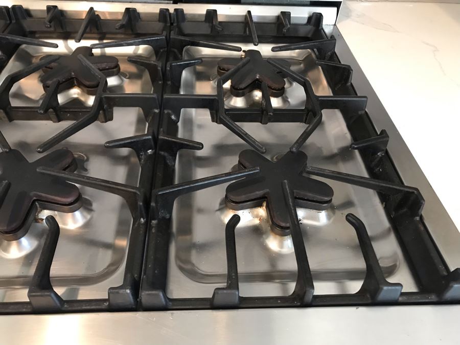 Thermador Professional 36' Freestanding 6-Burner Gas Range Stainless Steel Retailed Over $7,000 [Photo 6]