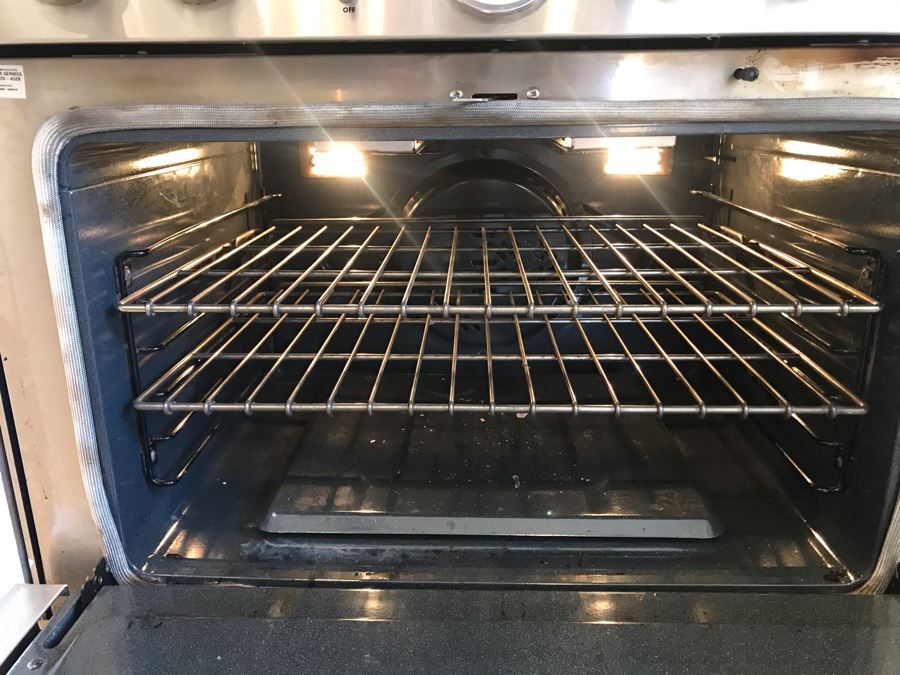 Thermador Professional 36' Freestanding 6-Burner Gas Range Stainless Steel Retailed Over $7,000 [Photo 16]